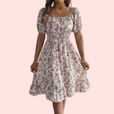 Finni – Verspieltes Sommerkleid mit floralem Print und Smok-Taille
