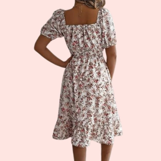 Finni – Verspieltes Sommerkleid mit floralem Print und Smok-Taille