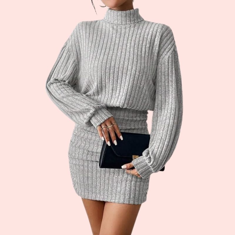 Anni – Kuscheliges Rippenstrick-Minikleid mit Stehkragen und gerafftem Rock