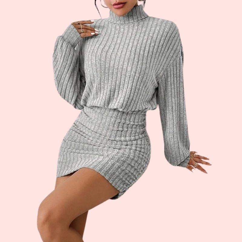 Anni – Kuscheliges Rippenstrick-Minikleid mit Stehkragen und gerafftem Rock