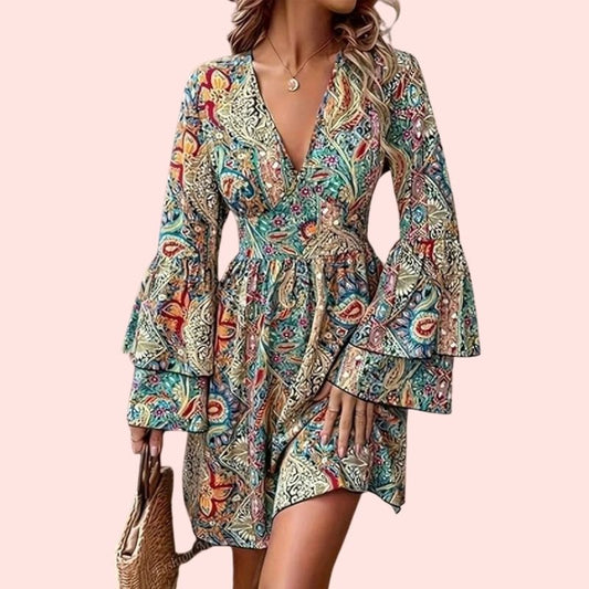 Liesl – Verspieltes Boho-Minikleid mit V-Ausschnitt und Volant-Ärmeln