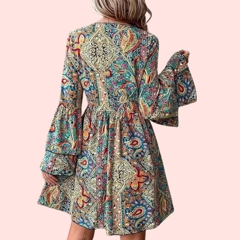 Liesl – Verspieltes Boho-Minikleid mit V-Ausschnitt und Volant-Ärmeln