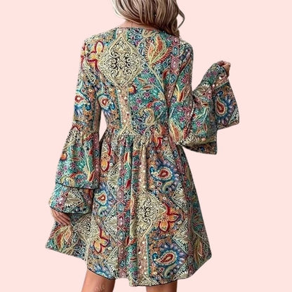 Liesl – Verspieltes Boho-Minikleid mit V-Ausschnitt und Volant-Ärmeln