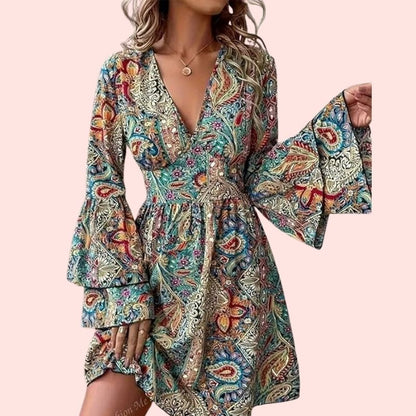 Liesl – Verspieltes Boho-Minikleid mit V-Ausschnitt und Volant-Ärmeln