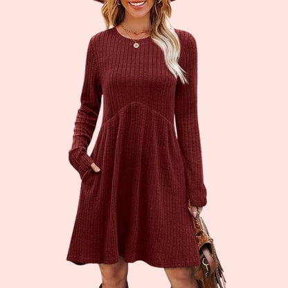 Leni – Lässiges Langarm-Feinstrickkleid mit Rundhalsausschnitt