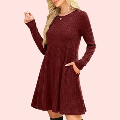 Leni – Lässiges Langarm-Feinstrickkleid mit Rundhalsausschnitt