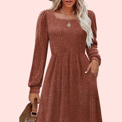 Johanna – Elegantes Feinstrick-Kleid mit Puffärmeln und Karree-Ausschnitt